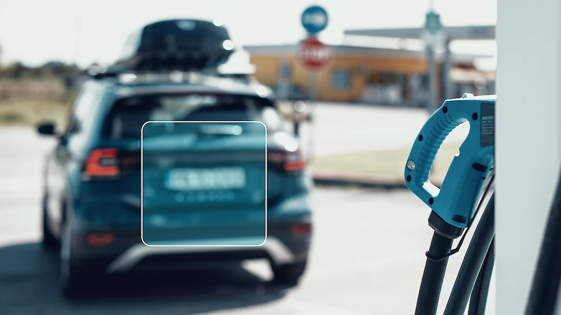 A car leaving a charging station with its license plate tracked by AI.