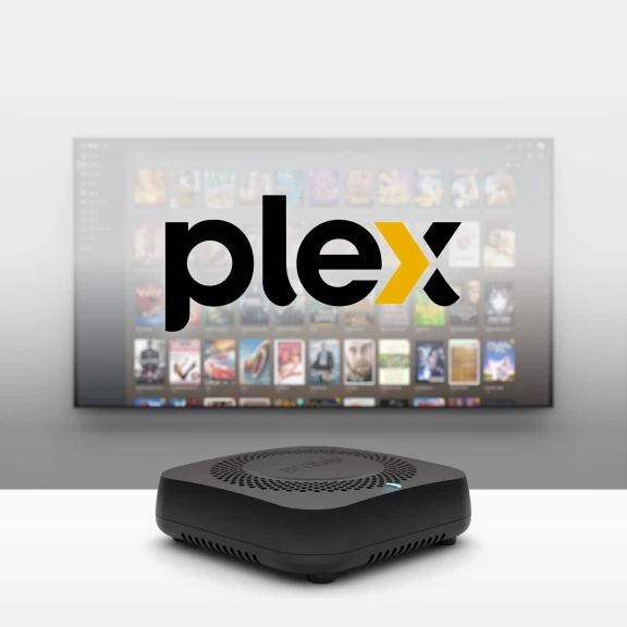 Un dispositivo Amber X con Plex in esecuzione su uno schermo vicino.