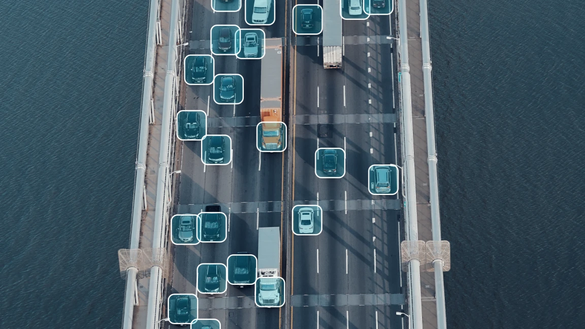 Freeway traffic being monitored by AI